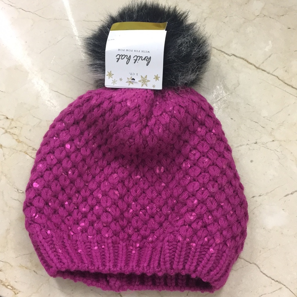 Knit hat with faux fur Pom Pom